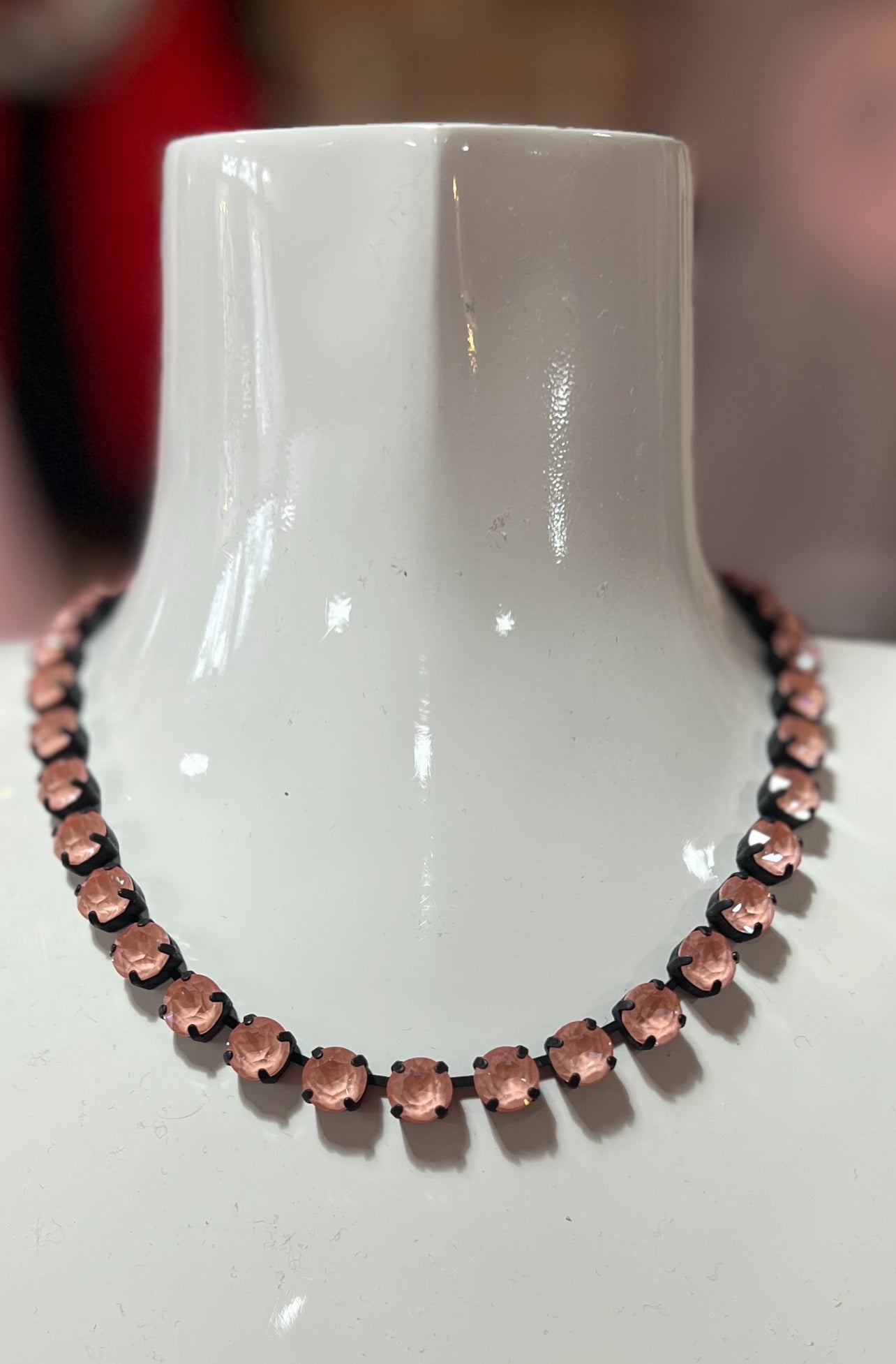 TOVA Oakland Necklace in Smutt/Flamingo Ignite – Manhattan  TOVA Smutt/Black Oakland Necklace main image 0