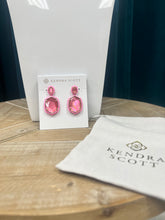 Load image into Gallery viewer, Kendra Scott Daphne Necklace Hot Pink
