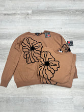 Load image into Gallery viewer, Carré Noir Tan Floral Sweater Size XL
