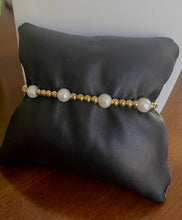 Load image into Gallery viewer, Freshwater Pearl Bracelet 18K Gold
Water Resistant Non Tarnish
