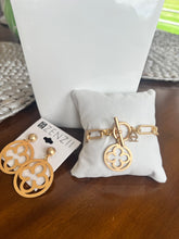 Load image into Gallery viewer, ZENZII Gold beaded pendant collar necklace ￼
