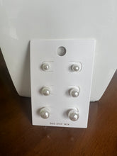 Load image into Gallery viewer, Pearl stud Earrings – 83
