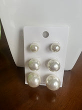 Load image into Gallery viewer, Pearl stud Earrings – 83
