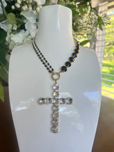 Load image into Gallery viewer, Tova Croatia in Clear Crystal Solids Bracelet

