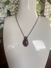 Load image into Gallery viewer, Sterling Silver Purple Spiny
Oyster Necklace
Southwestern
Artisan
