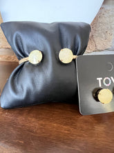 Load image into Gallery viewer, Tova Charlottesville Cuff Round in Ultra Canary
